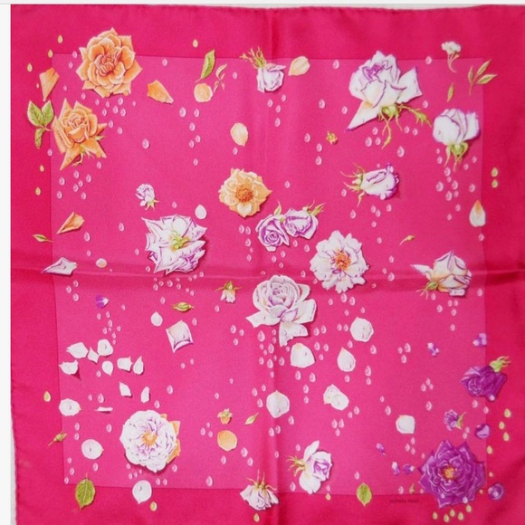 Hermes La Rosée scarf. 45 x 45 cm. Pristine condition. - Picture 1 of 3